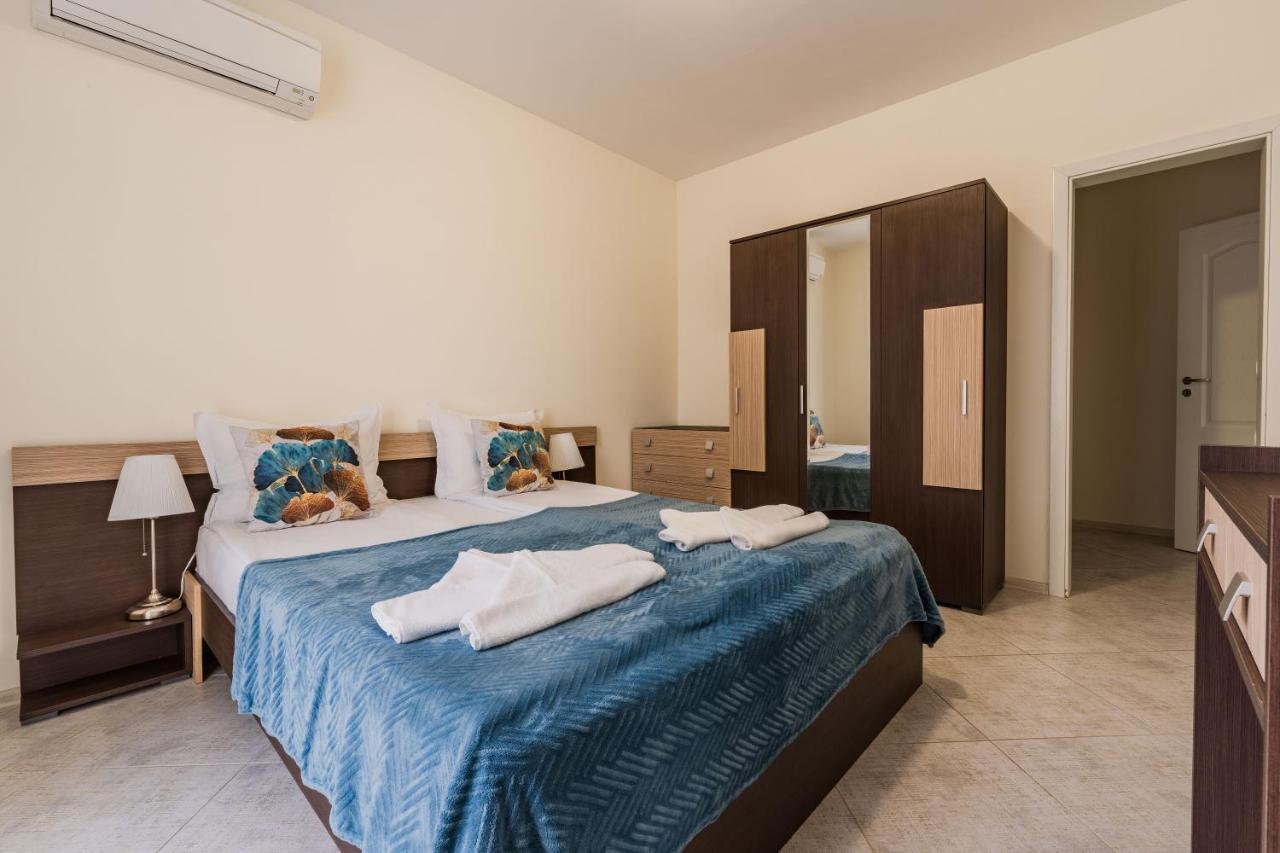 Apartcomplex Splendid Saints Constantine and Helena Exterior photo
