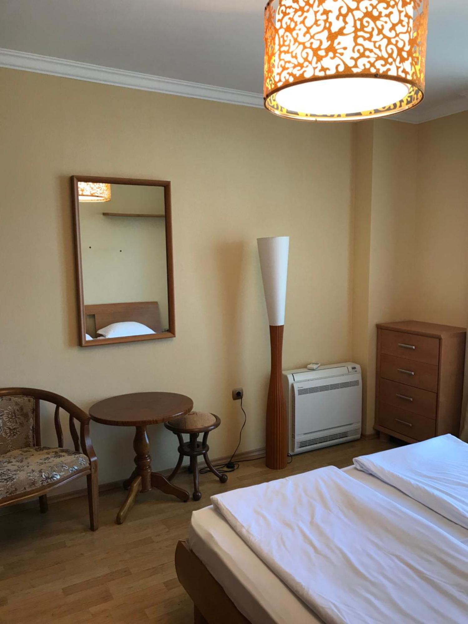 Apartcomplex Splendid Saints Constantine and Helena Exterior photo