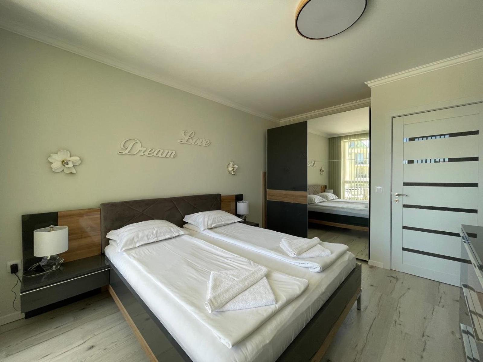 Apartcomplex Splendid Saints Constantine and Helena Exterior photo